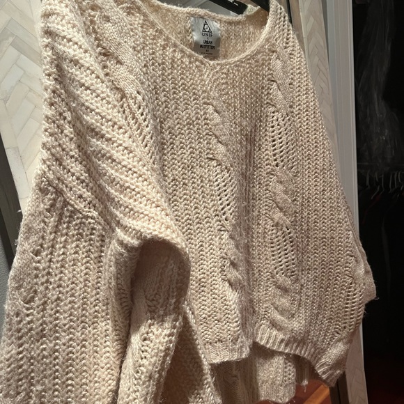 Brand: Urban outfitters Size: XS Style. Cute high low knit ivory sweater - Picture 4 of 5